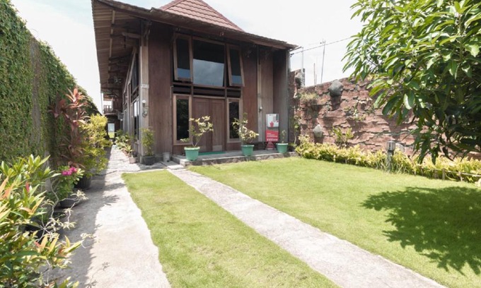 Sewon House | RedDoorz at Omah Kayu Homestay Yogyakarta
