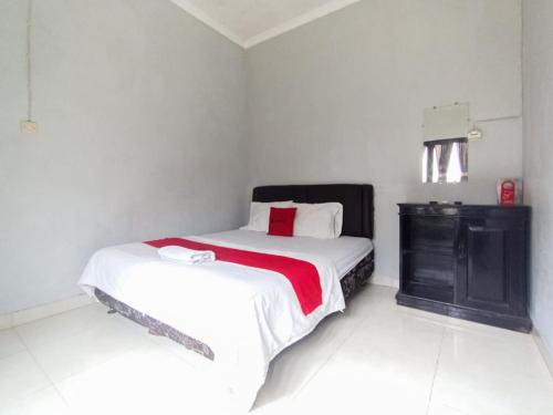 Pacitan Hotel | RedDoorz at Penginapan Hello Pacitan