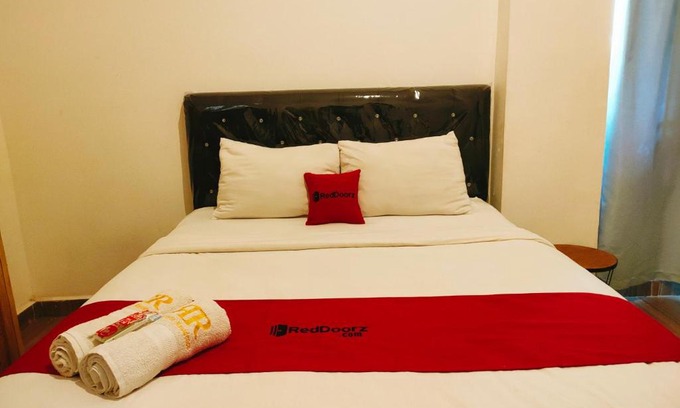 Suko Manunggal Hotel | RedDoorz At Sukomanunggal Surabaya