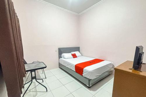 Bogor Tengah Hotel | RedDoorz at Terus Manis Suryakencana