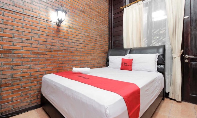 Jakarta House | RedDoorz @ Cilandak Timur