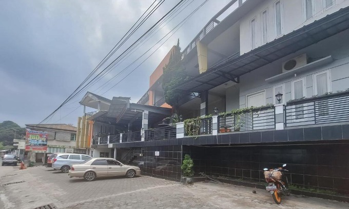 Cisarua Hotel | RedDoorz @ Hotel Arwana Safari Puncak