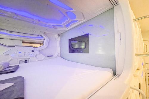 Gambir Hotel | RedDoorz Hotel Capsule at Batu Tulis