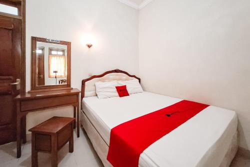Hargomulyo Hotel | RedDoorz Hotel Tejomoyo Near Bukit Sekipan Tawangmangu