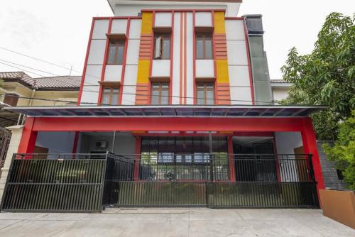 Surabaya House | RedDoorz @ Jemursari Surabaya 2