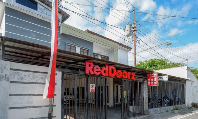 Surakarta Hotel | RedDoorz @ Kratonan Solo