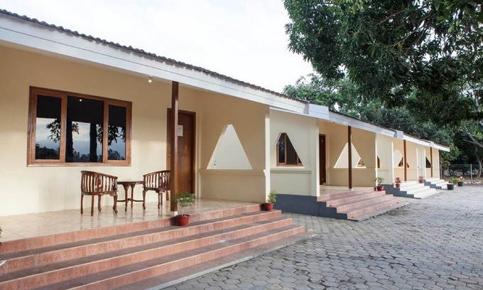 Wonorejo Hotel | RedDoorz near Baluran National Park