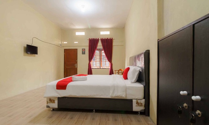 Berastagi Hotel | RedDoorz near Bukit Kubu Berastagi