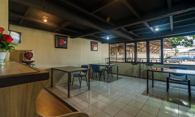 Karawang Hotel | RedDoorz near Cikampek Mall Karawang