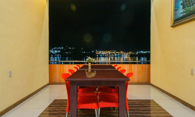 Parapat Hotel | RedDoorz near Danau Toba Parapat