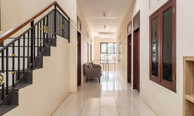 Beji Hotel | RedDoorz near Dino Park