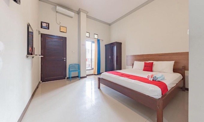 Borneo Hotel | RedDoorz near GOR Sempaja Samarinda