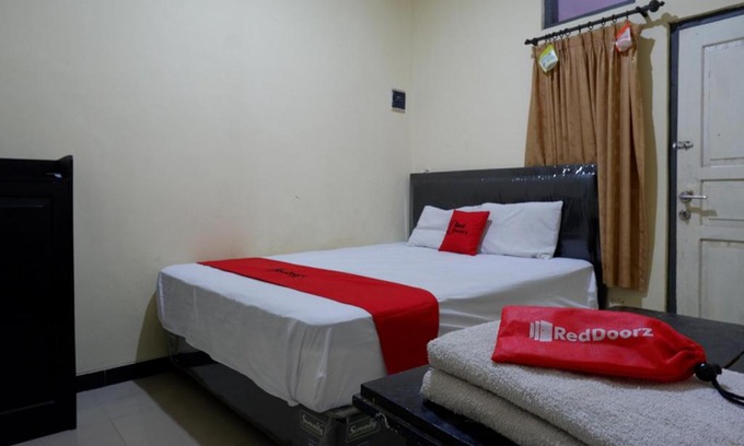 Tegal House | RedDoorz near GOR Wisanggeni
