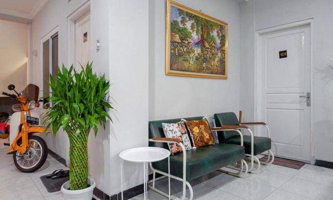 Colomadu Hotel | RedDoorz near Jalan Adi Sucipto Solo