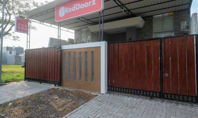 Semarang Hotel | RedDoorz near Kawasan Bandara Ahmad Yani Semarang 2