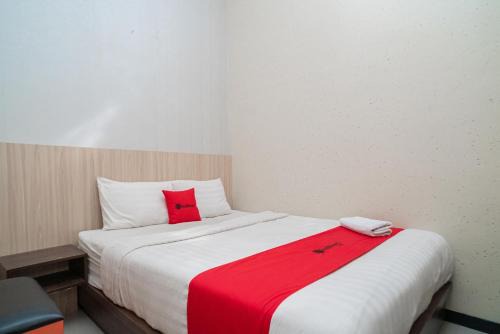 Surakarta Hotel | RedDoorz near Matahari Singosaren Solo