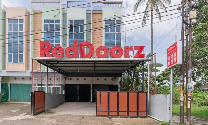 Palembang Hotel | RedDoorz near Palembang Trade Center 4