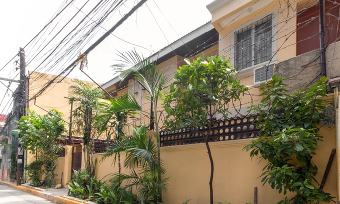 Sampaloc House | RedDoorz near PNR Espana Station