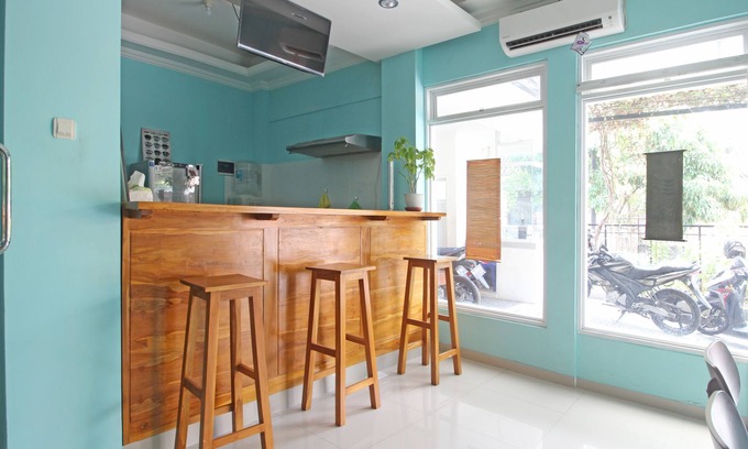 Solo City Centre Hotel | RedDoorz near Solo Balapan Station