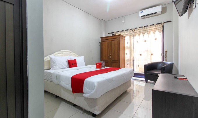 Solo City Centre Hotel | RedDoorz near Solo Balapan Station 2
