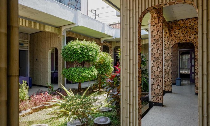 Kebumen House | RedDoorz near Stasiun Kebumen