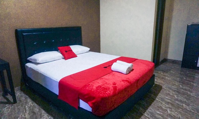 Kebasen Hotel | RedDoorz near Stasiun Kroya