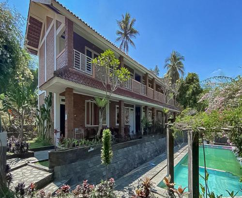 Sukaresmi Hotel | RedDoorz near Taman Bunga Nusantara