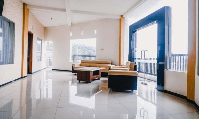 Batu Hotel | RedDoorz near Taman Rekreasi Selecta