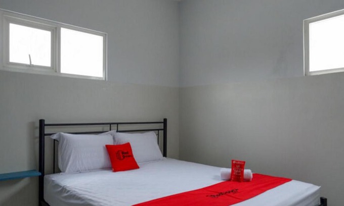 Salatiga Hotel | RedDoorz near Tamansari Shopping Center Salatiga