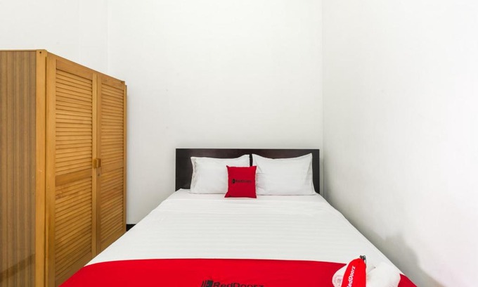 Surabaya House | RedDoorz near Widya Mandala University