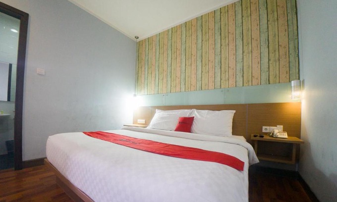Klojen Hotel | RedDoorz Plus @ Celaket