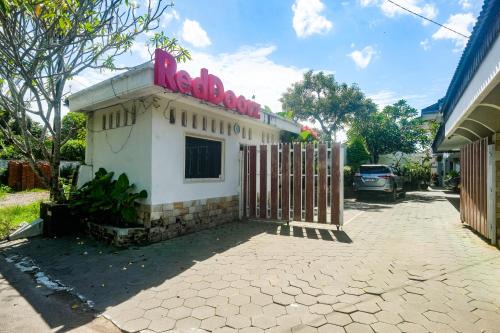 Depok House | RedDoorz Plus near Adisucipto Airport 2