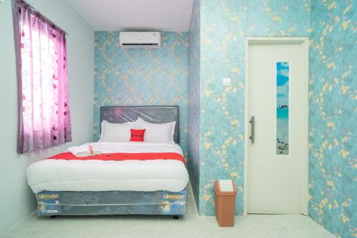 Sunter Hotel | RedDoorz Plus near ITC Cempaka Mas 2