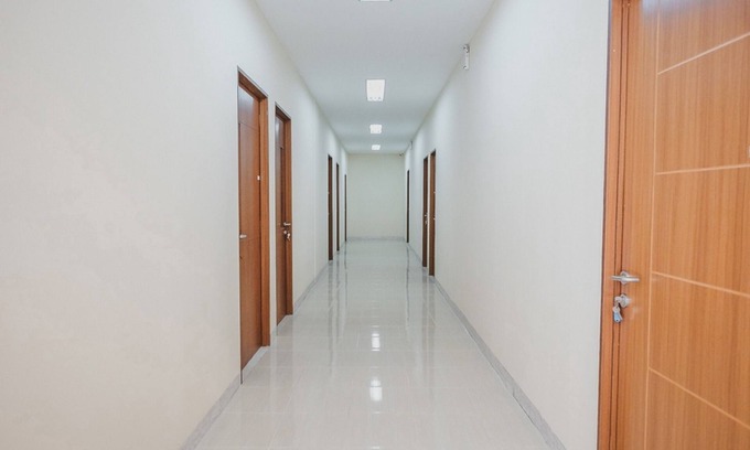 Melawai Hotel | RedDoorz Plus near Plaza Blok M