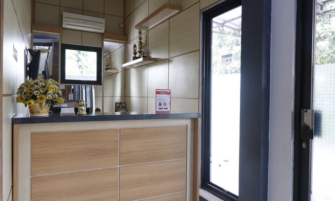 Jatingaleh House | RedDoorz Plus near Undip Tembalang