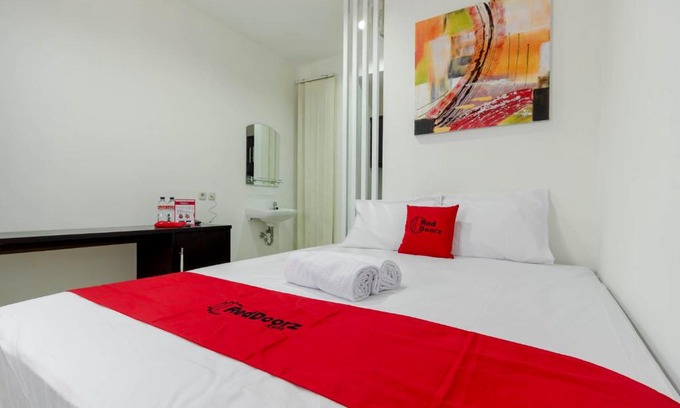 Gambir House | RedDoorz Plus @ Pasar Baru