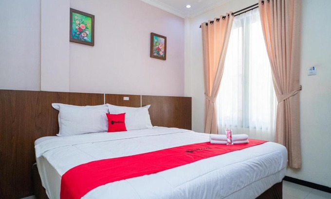 Bojonegoro Hotel | RedDoorz Plus Syariah @ Jalan Dokter Wahidin Bojonegoro