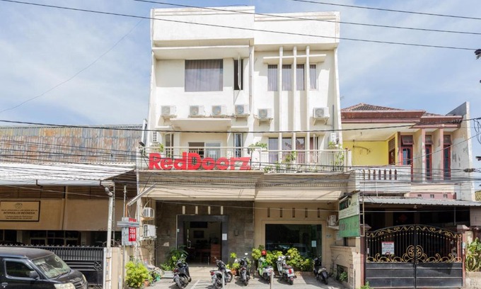 Gubeng House | RedDoorz @ Raya Ngagel 2