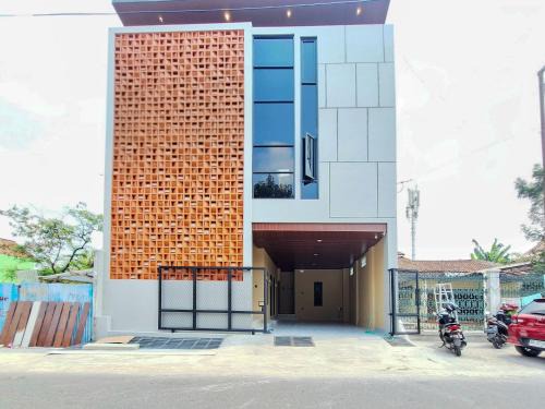 Depok Hotel | RedDoorz Syariah at DNA Home Seturan Yogyakarta