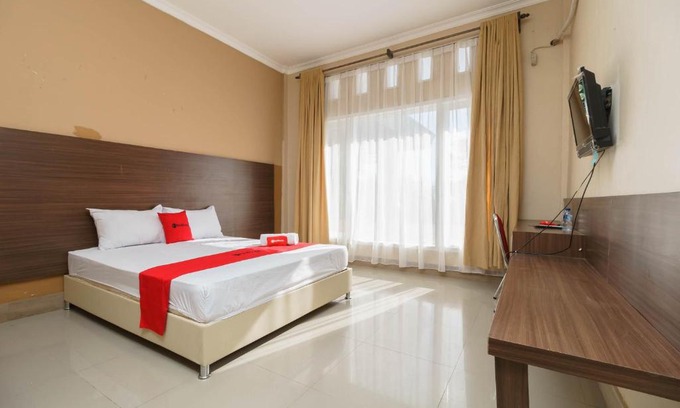 Bengkulu Hotel | RedDoorz Syariah At Hotel Putri Gading Bengkulu
