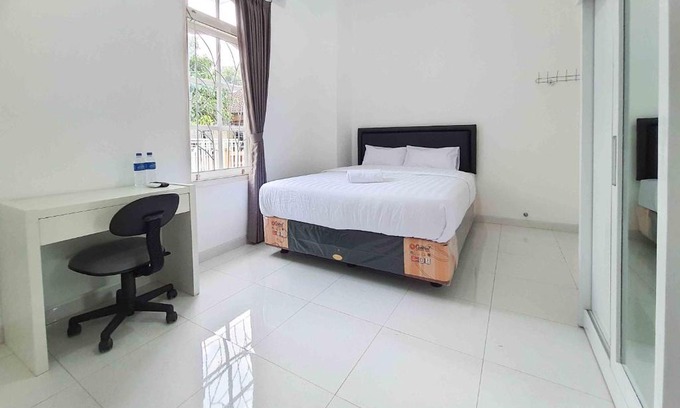 Sleman Hotel | RedDoorz Syariah at Jalan Godean