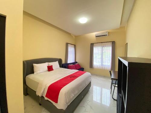 Purwokerto Hotel | RedDoorz Syariah at Jitu Guest House Purwokerto