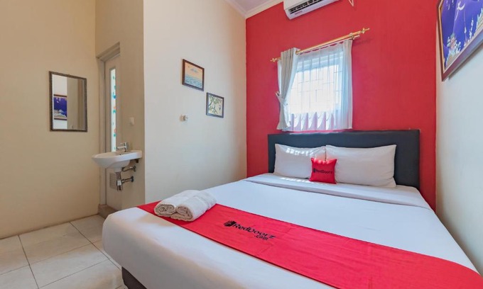 Garut Hotel | RedDoorz Syariah at Sudirman Street Garut