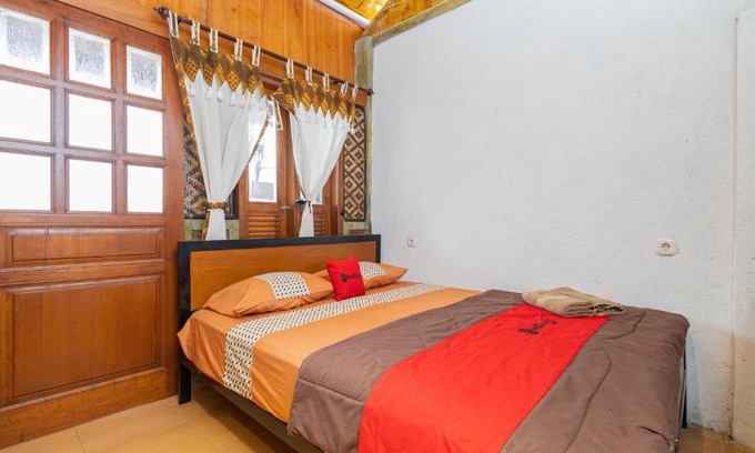 Poncokusumo House | RedDoorz Syariah At Wisma Djokorio Poncokusumo