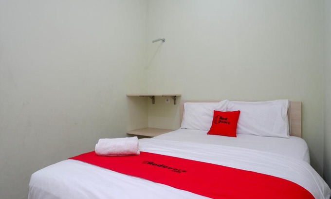 West Semarang Hotel | RedDoorz Syariah near Gerbang Tol Krapyak 2 Semarang