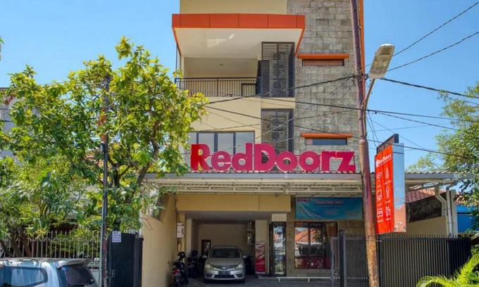 Gubeng Hotel | RedDoorz Syariah near Airlangga University Campus B
