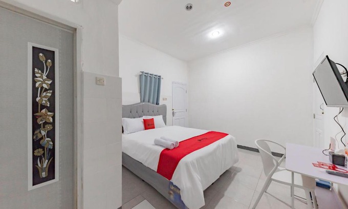 Babakan Hotel | RedDoorz Syariah near Alun Alun Ciledug Cirebon