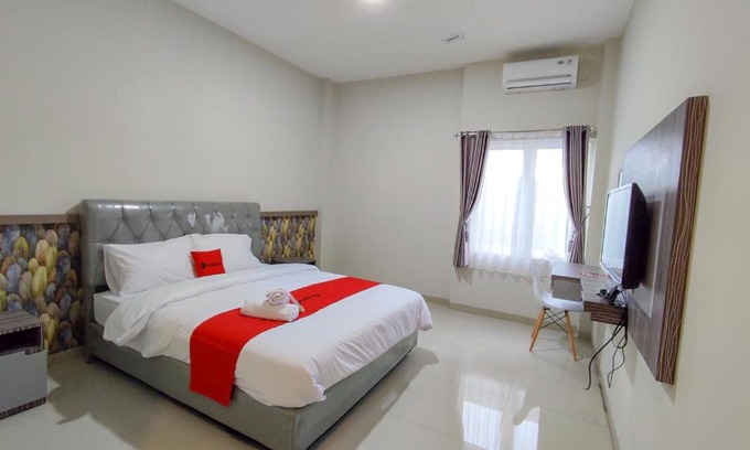 Purwokerto Hotel | RedDoorz Syariah near GOR Satria Area