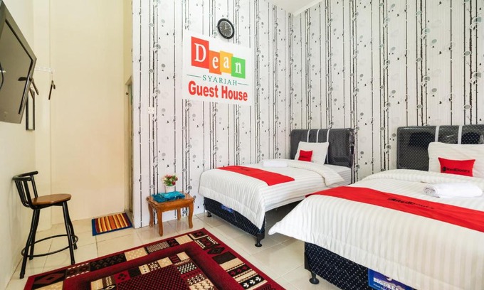 Bukittinggi Hotel | RedDoorz Syariah near Pasar Aur Kuning