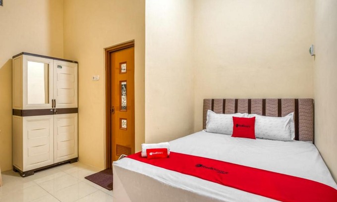 Blitar House | RedDoorz Syariah near Kebon Rojo Park Blitar